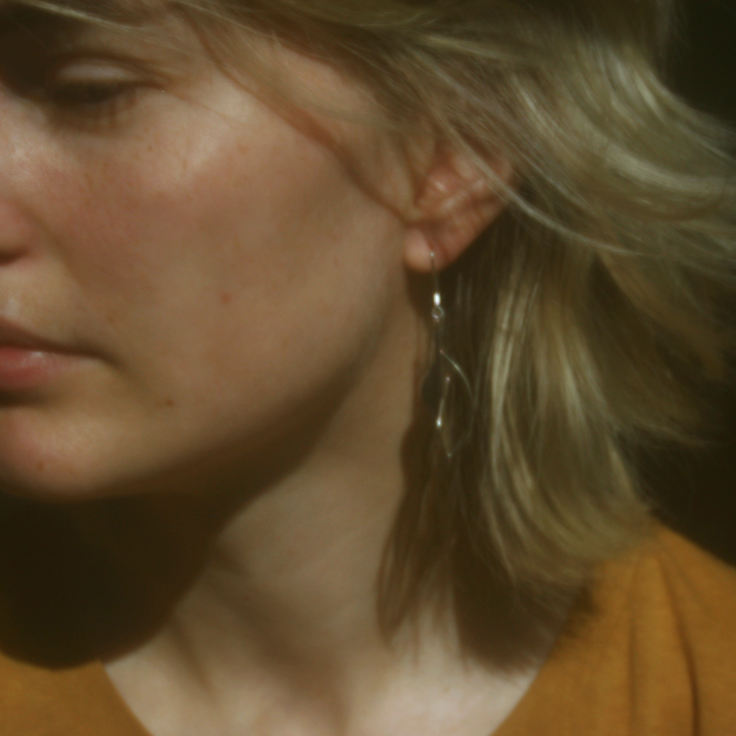 Slingerbult Örhänge